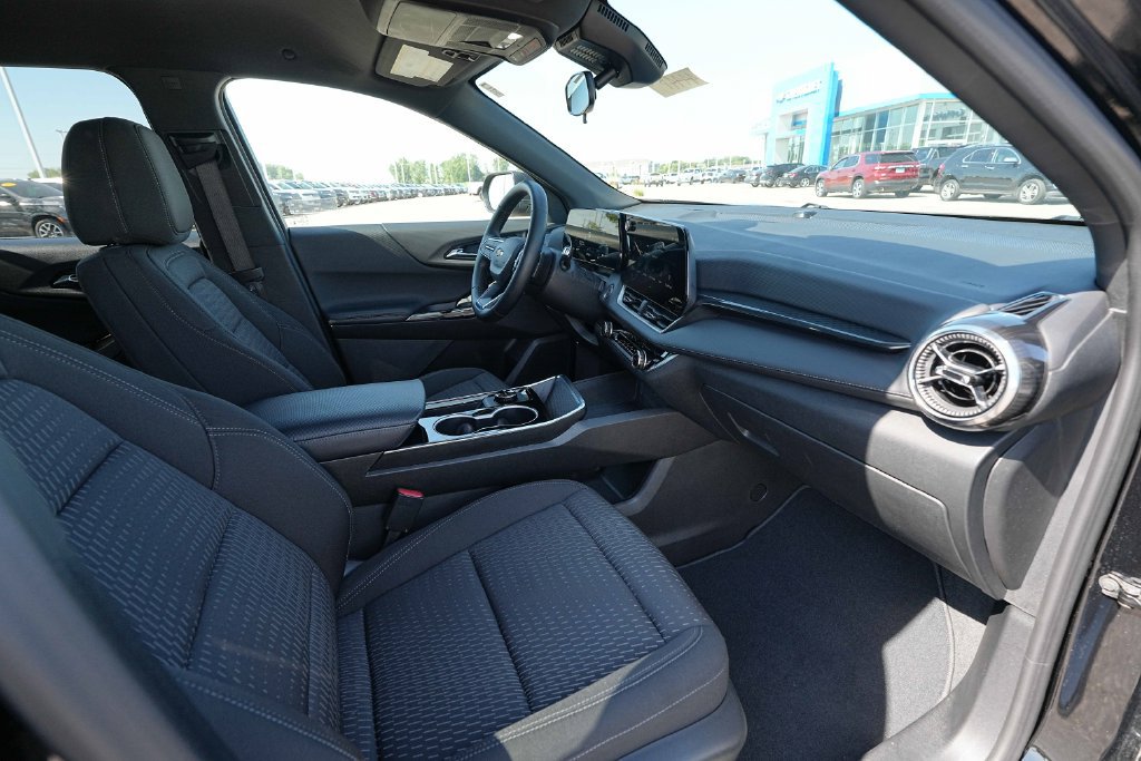 Used 2026 Chevrolet Equinox LT AWD/4WD image 25
