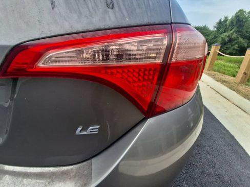 Used 2017 Toyota Corolla LE FWD image 5