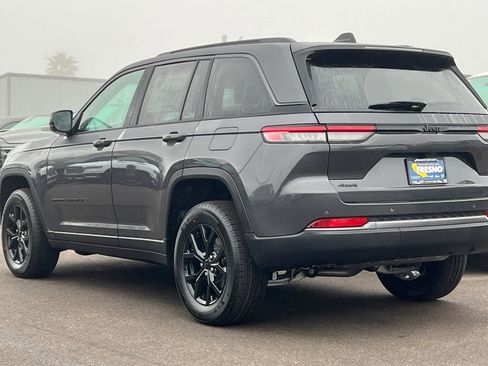 New 2026 Jeep Grand Cherokee Altitude image 6