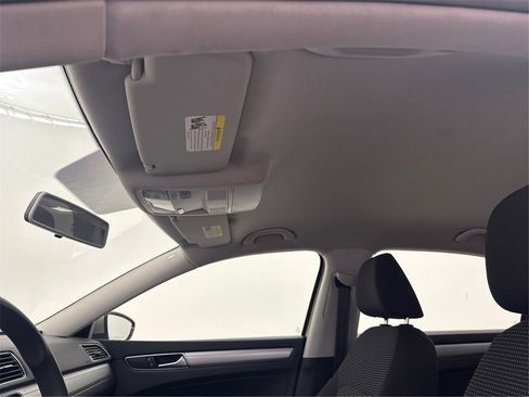 Used 2016 Volkswagen Passat 1.8T S image 38