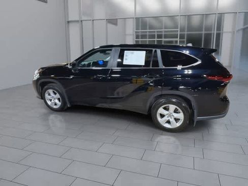 Used 2024 Toyota Highlander LE AWD/4WD image 6