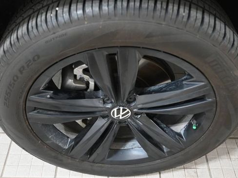 Used 2023 Volkswagen Atlas Cross Sport SEL R-Line AWD/4WD image 19