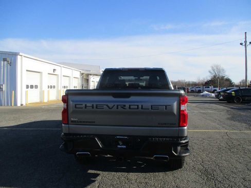 Used 2021 Chevrolet Silverado 1500 Custom Trail Boss w/ LPO, Dark Essentials Package image 5
