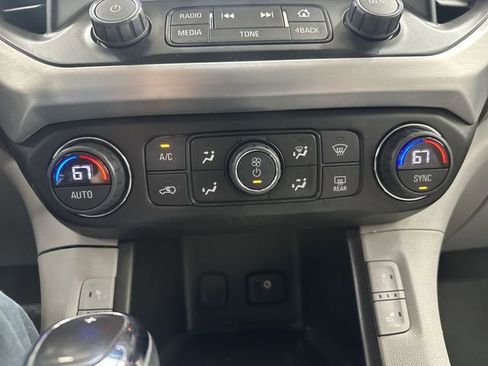 Used 2019 GMC Acadia SLT FWD image 18