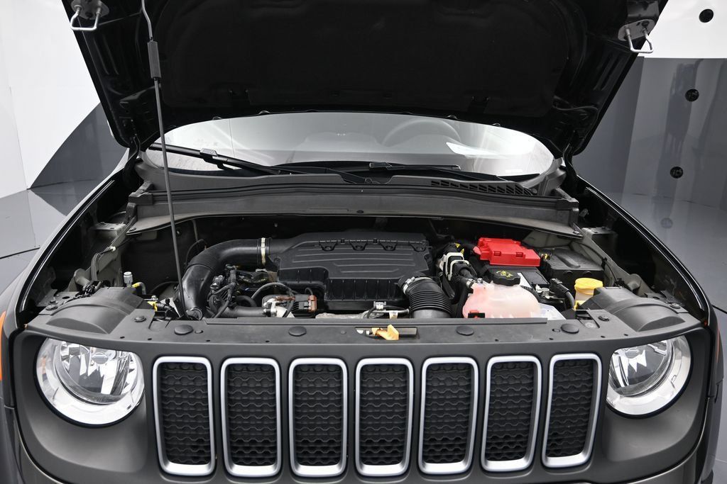 Used 2023 Jeep Renegade Latitude AWD/4WD image 27