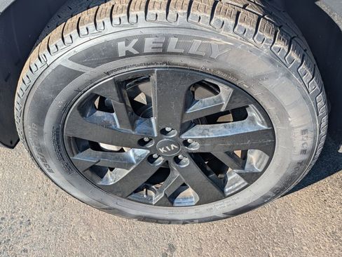 Used 2021 Kia Sorento S w/ Panoramic Sunroof Package image 19