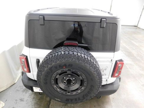 New 2025 Ford Bronco Badlands image 4