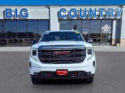 Used 2022 GMC Sierra 1500 AT4 w/ Technology Package AWD/4WD image 7