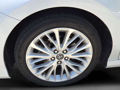 Used 2018 Toyota Camry XLE FWD image 36
