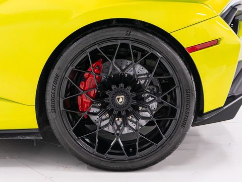 Used 2023 Lamborghini Huracan STO RWD image 38