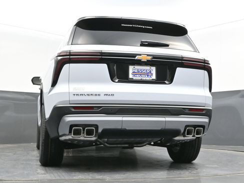 New 2026 Chevrolet Traverse LT w/ Driver Confidence Package AWD/4WD image 42