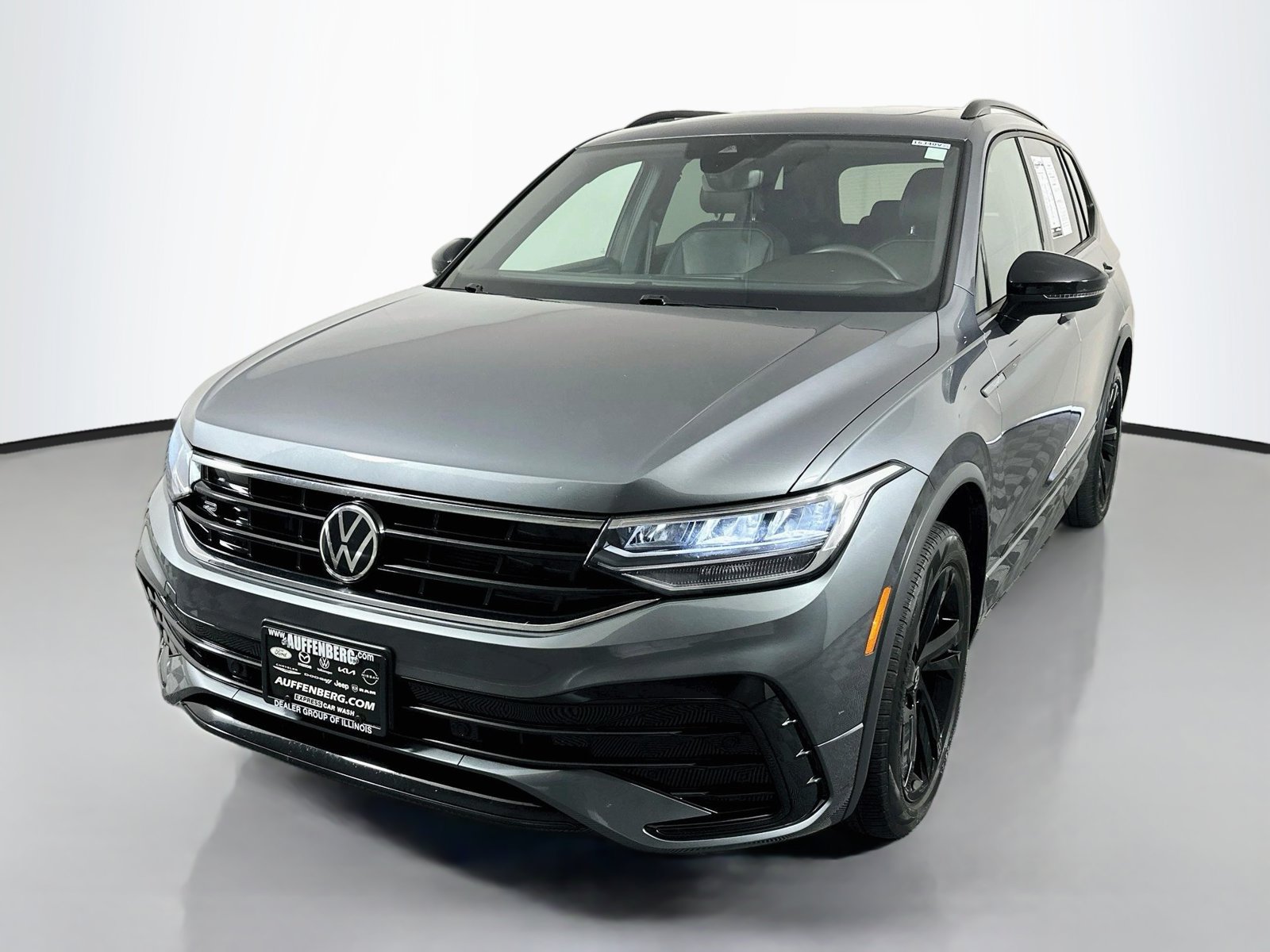 Used 2023 Volkswagen Tiguan SE R-Line FWD image 3