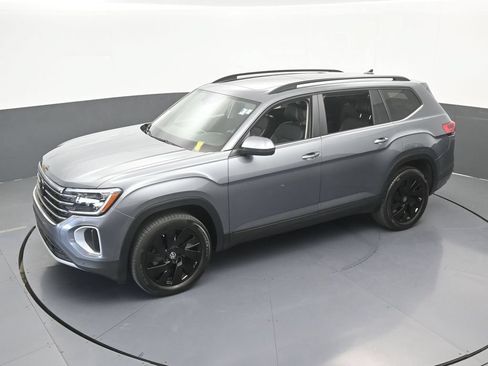 Used 2024 Volkswagen Atlas SE w/ Panoramic Sunroof Package FWD image 47