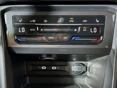 Used 2024 Volkswagen Tiguan SE image 16