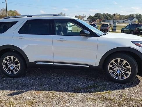New 2026 Ford Explorer Platinum image 9