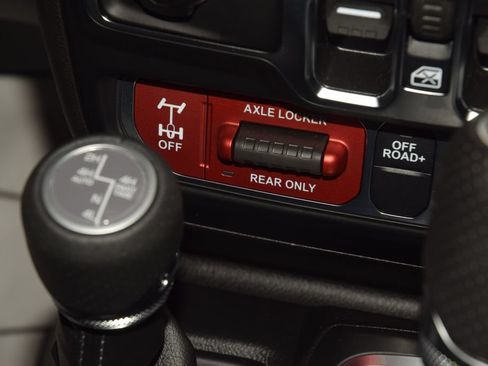 Used 2026 Jeep Gladiator Mojave AWD/4WD image 32