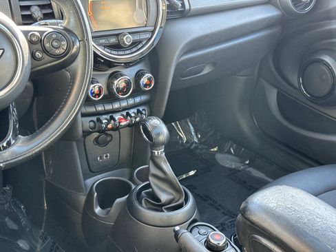 Used 2017 MINI Cooper 4-Door Hardtop image 10