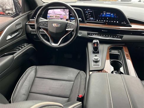 Used 2022 Cadillac Escalade Premium Luxury image 18