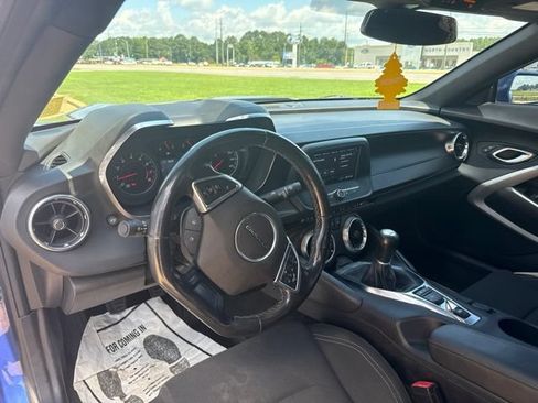 Used 2020 Chevrolet Camaro LT RWD image 12