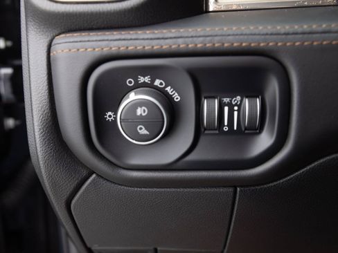 Used 2021 RAM 2500 Limited AWD/4WD image 38