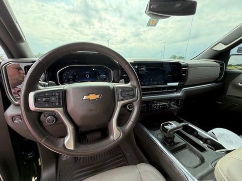 Used 2022 Chevrolet Silverado 1500 LTZ w/ LTZ Convenience Package II image 14