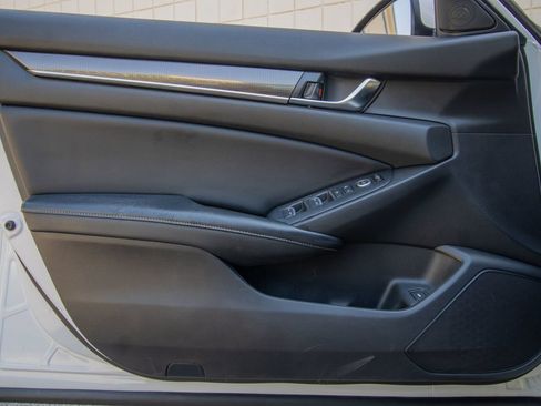 Used 2018 Honda Accord Sport image 10