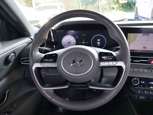 Used 2023 Hyundai Elantra SEL w/ Convenience Package FWD image 32