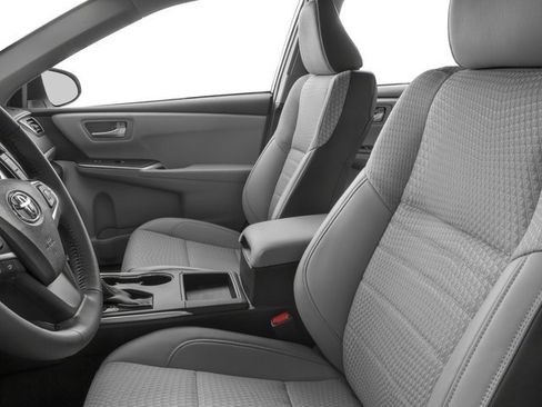 Used 2017 Toyota Camry SE FWD image 10