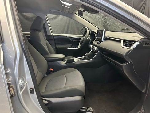 Used 2025 Toyota RAV4 XLE FWD image 14