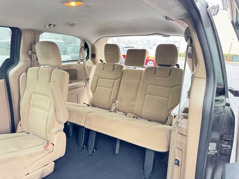 Used 2016 Dodge Grand Caravan SXT FWD image 11