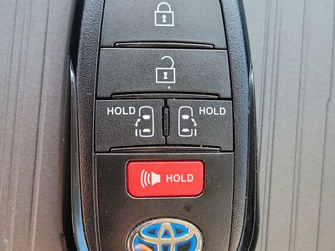 Used 2025 Toyota Sienna LE w/ LE Plus Package AWD/4WD image 34