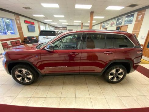 Used 2024 Jeep Grand Cherokee Limited 4xe AWD/4WD image 4