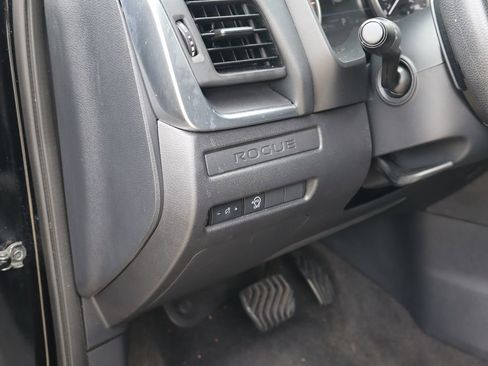 Used 2024 Nissan Rogue S FWD image 22