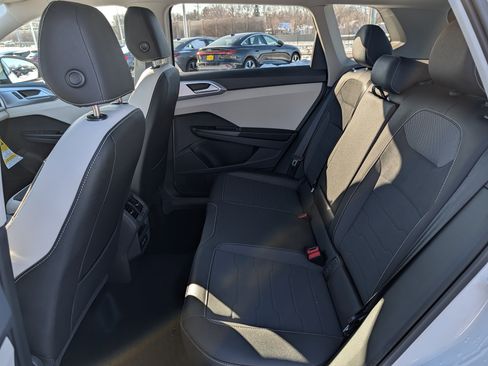 New 2026 Volkswagen Taos SE image 5