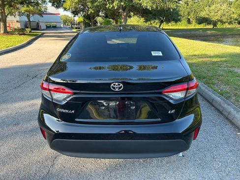 Used 2025 Toyota Corolla LE FWD image 5