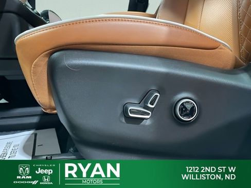 New 2026 Chrysler Pacifica Pinnacle AWD/4WD image 30
