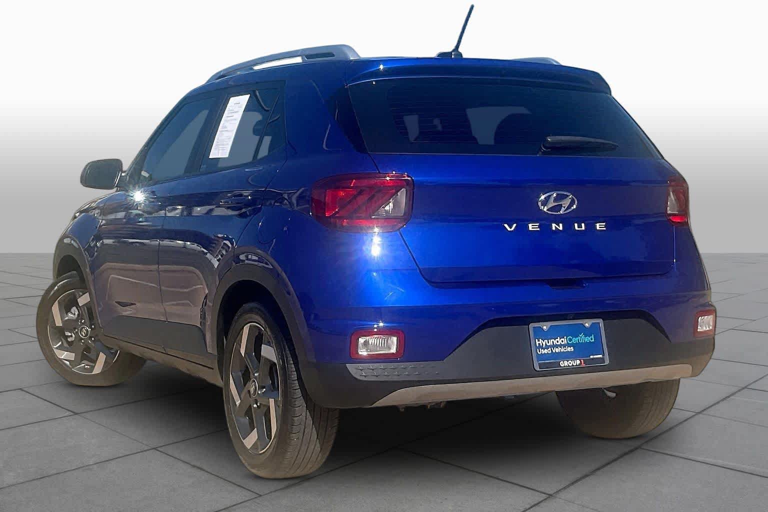 Certified 2025 Hyundai Venue SEL FWD image 12