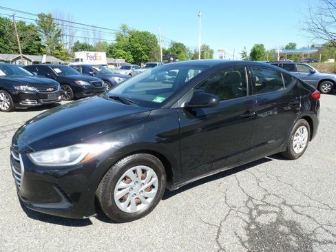 Used 2018 Hyundai Elantra SE FWD image 1