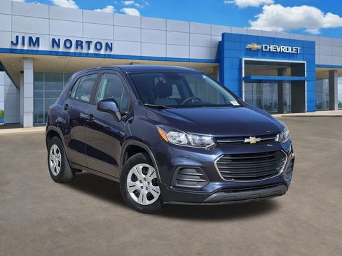 Used 2018 Chevrolet Trax LS FWD image 1