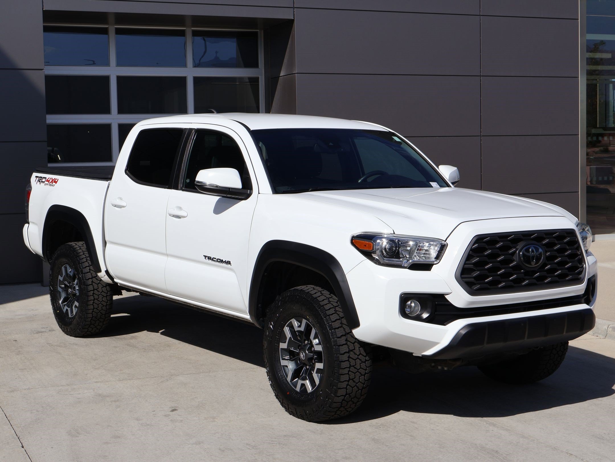 Used 2022 Toyota Tacoma TRD Off-Road w/ Technology Package AWD/4WD image 3