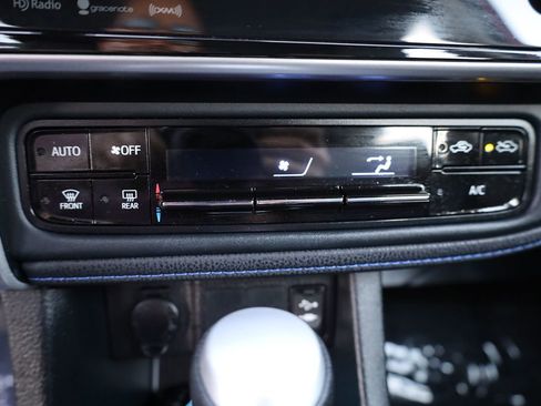 Used 2017 Toyota Corolla SE image 29