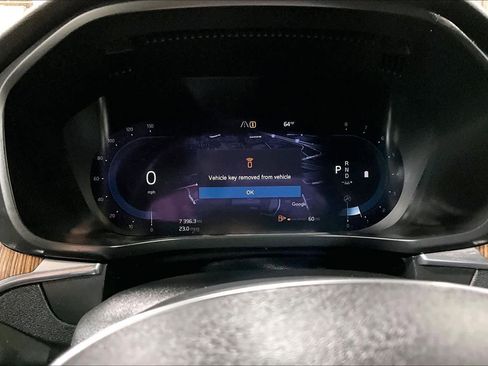 Used 2022 Volvo XC60 B5 Momentum w/ Climate Package image 25