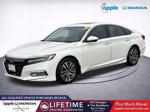Used 2018 Honda Accord Touring image 3