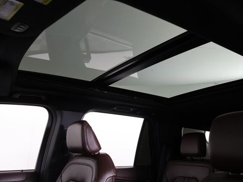Used 2024 Ford Expedition Limited RWD image 25