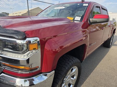 Used 2018 Chevrolet Silverado 1500 LT w/ All Star Edition image 10