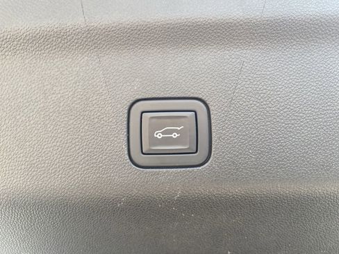 Used 2024 Chevrolet Suburban LT AWD/4WD image 17