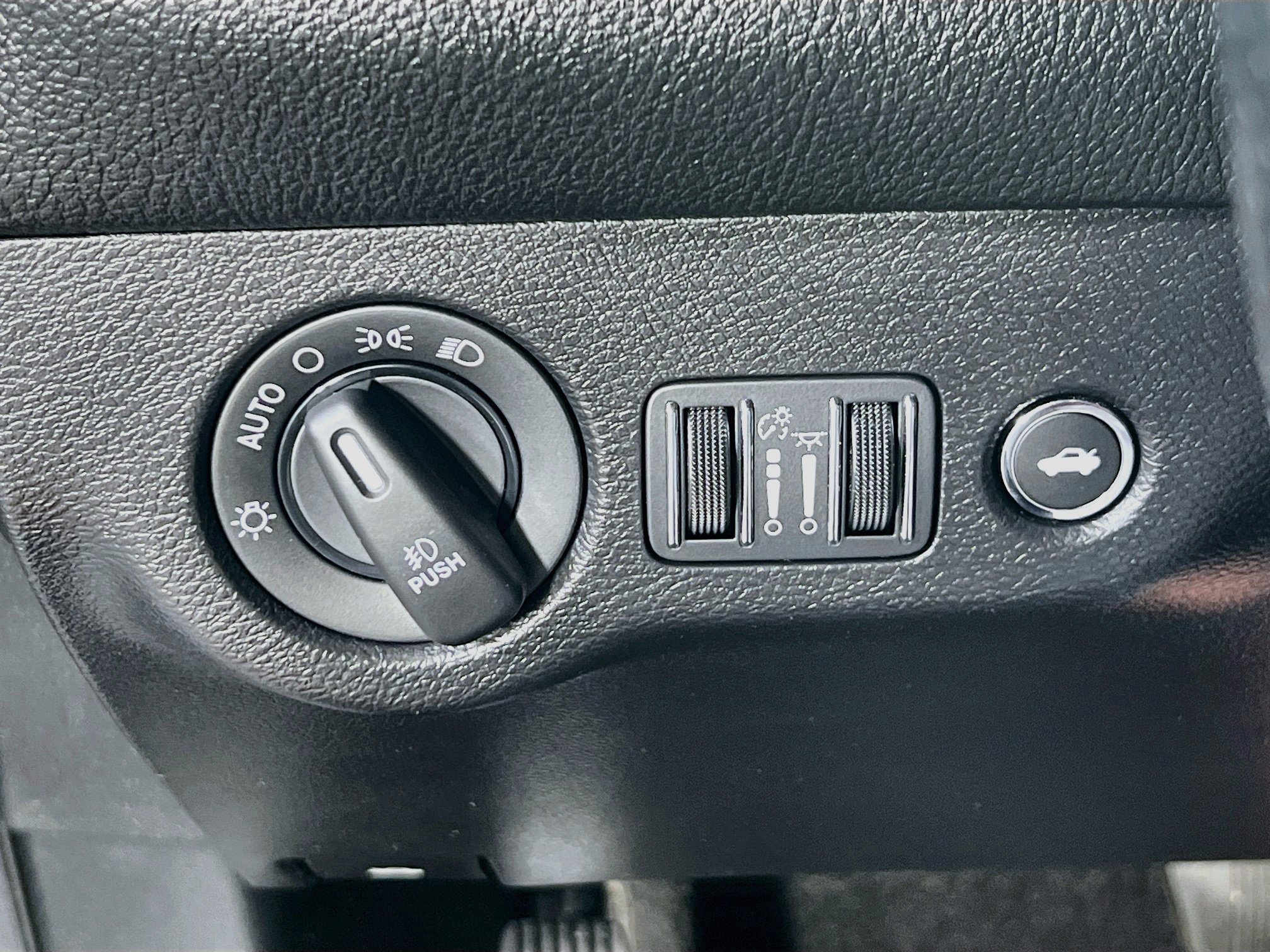 Used 2022 Dodge Challenger R/T RWD image 10