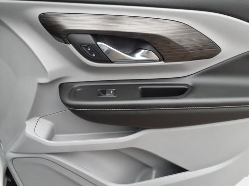 Used 2024 GMC Terrain SLT image 20