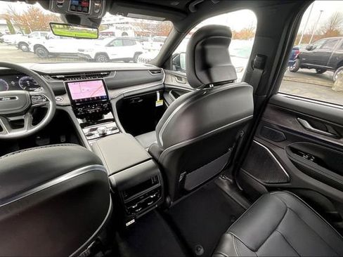 New 2025 Jeep Grand Cherokee Overland w/ Luxury Tech Group IV image 25