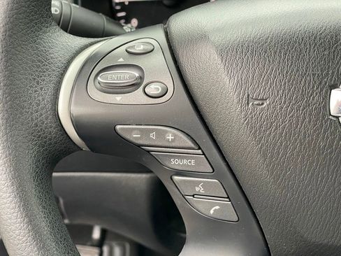 Used 2020 Nissan Pathfinder S AWD/4WD image 16